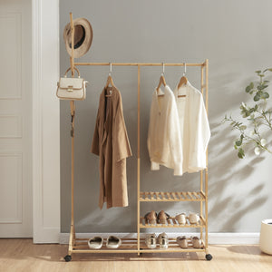 Gurulós ruhatartó állvány Ikaalinen bambusz [en.casa]