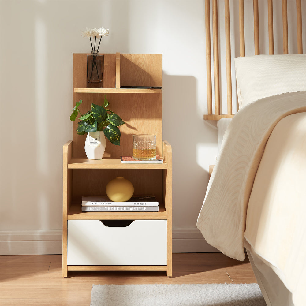 Éjjeliszekrény polccal Bordkak 75x35x30 cm tölgyfa hatású/fehér [en.casa]