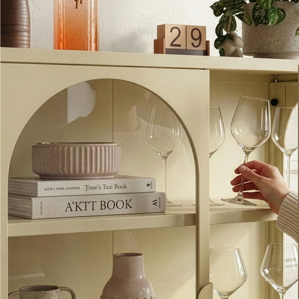Vitrines szekrény Klippestad acél 95x80x35 cm teveszín [en.casa]