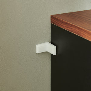 WC-papírtartó polccal Trond 76x18x18 cm fekete/diófa hatású [en.casa]
