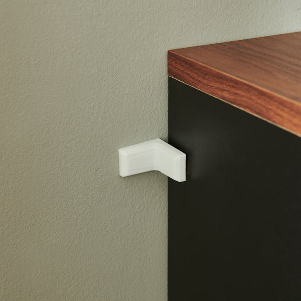 WC-papírtartó polccal Trond 76x18x18 cm fekete/diófa hatású [en.casa]