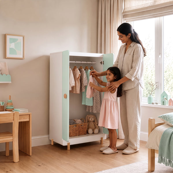 Gyerek ruhásszekrény Vaarentaa [en.casa]