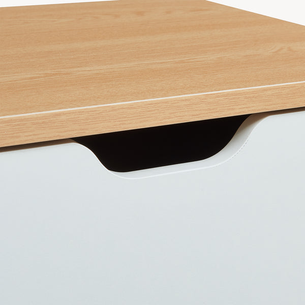 Éjjeliszekrény Bordkak tölgyfa hatású/fehér [en.casa]